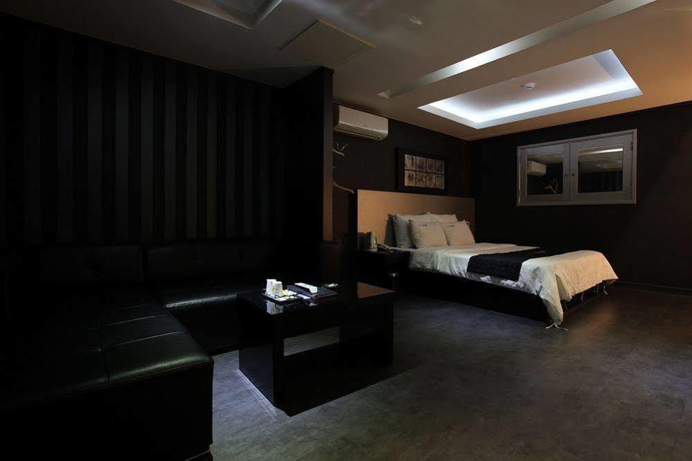 Hotel Tomgi Сеул Экстерьер фото