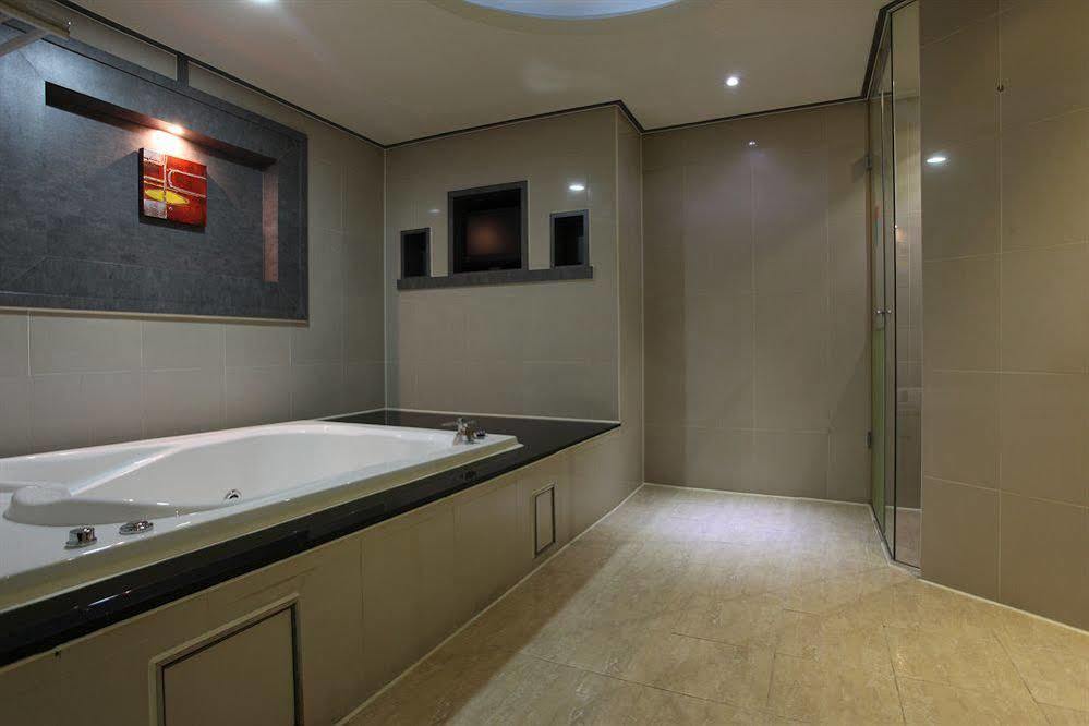 Hotel Tomgi Сеул Экстерьер фото