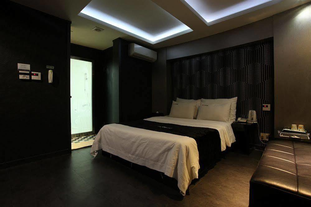 Hotel Tomgi Сеул Экстерьер фото