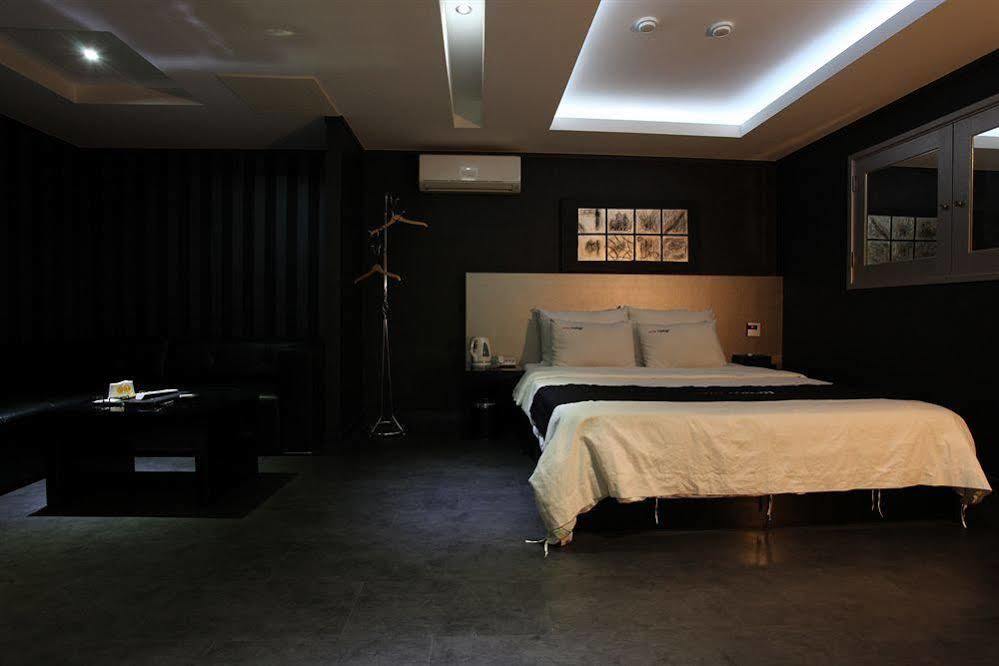 Hotel Tomgi Сеул Экстерьер фото